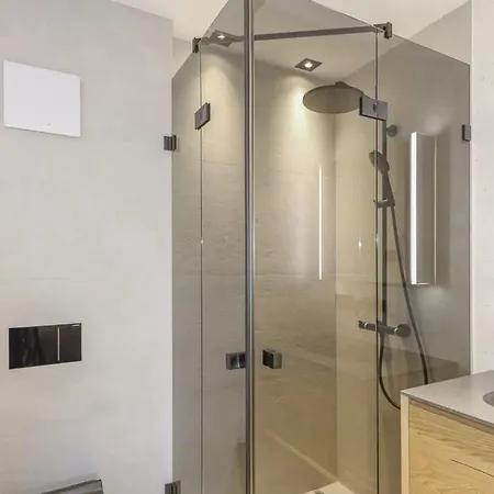 Spacious 3-bedroom Retreat With Sauna In Zermatt's Scenic Center *
